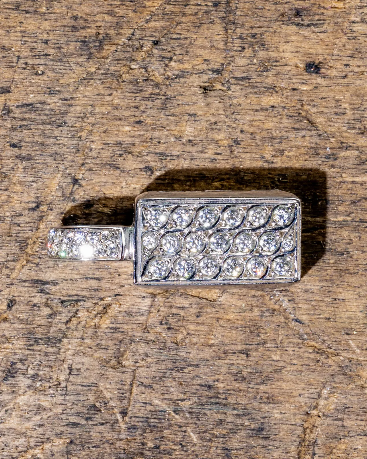 Rechteckiger Anhänger in Pavé: Pavé