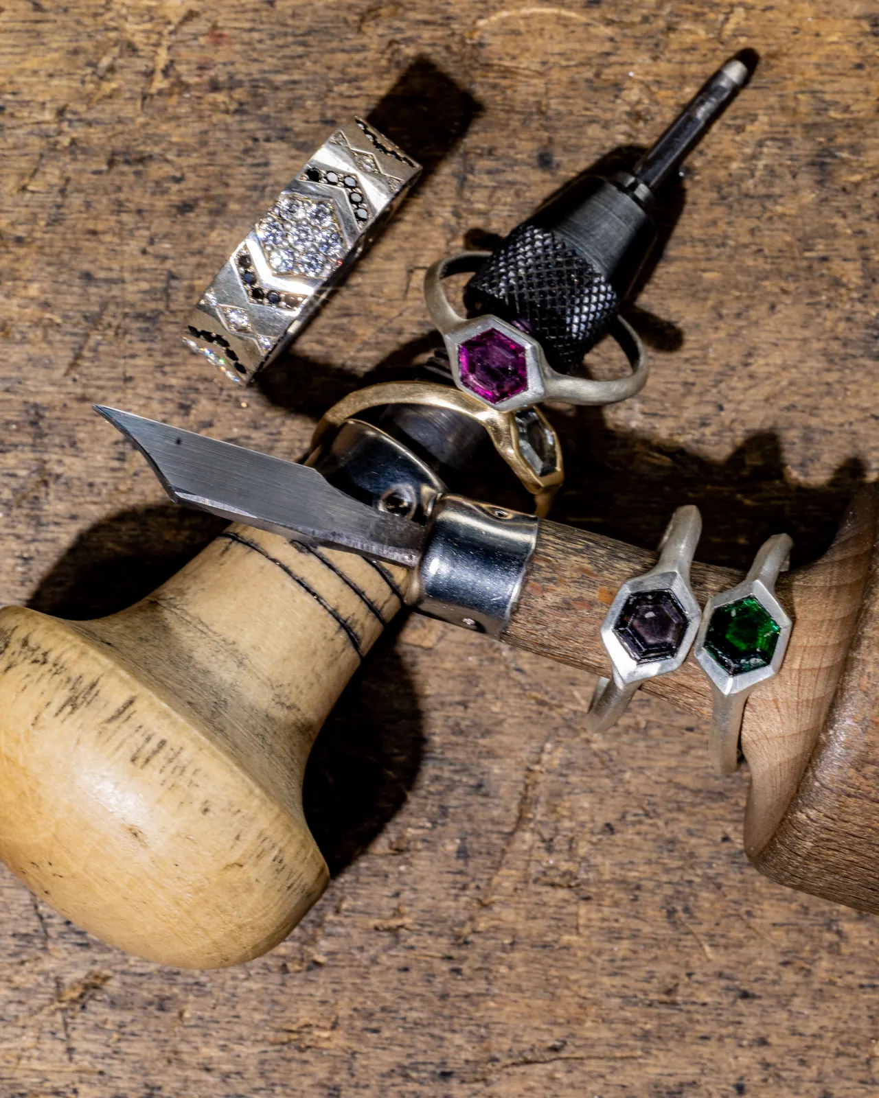 Ringe mit sechseckigen Fassungen: Zarge
